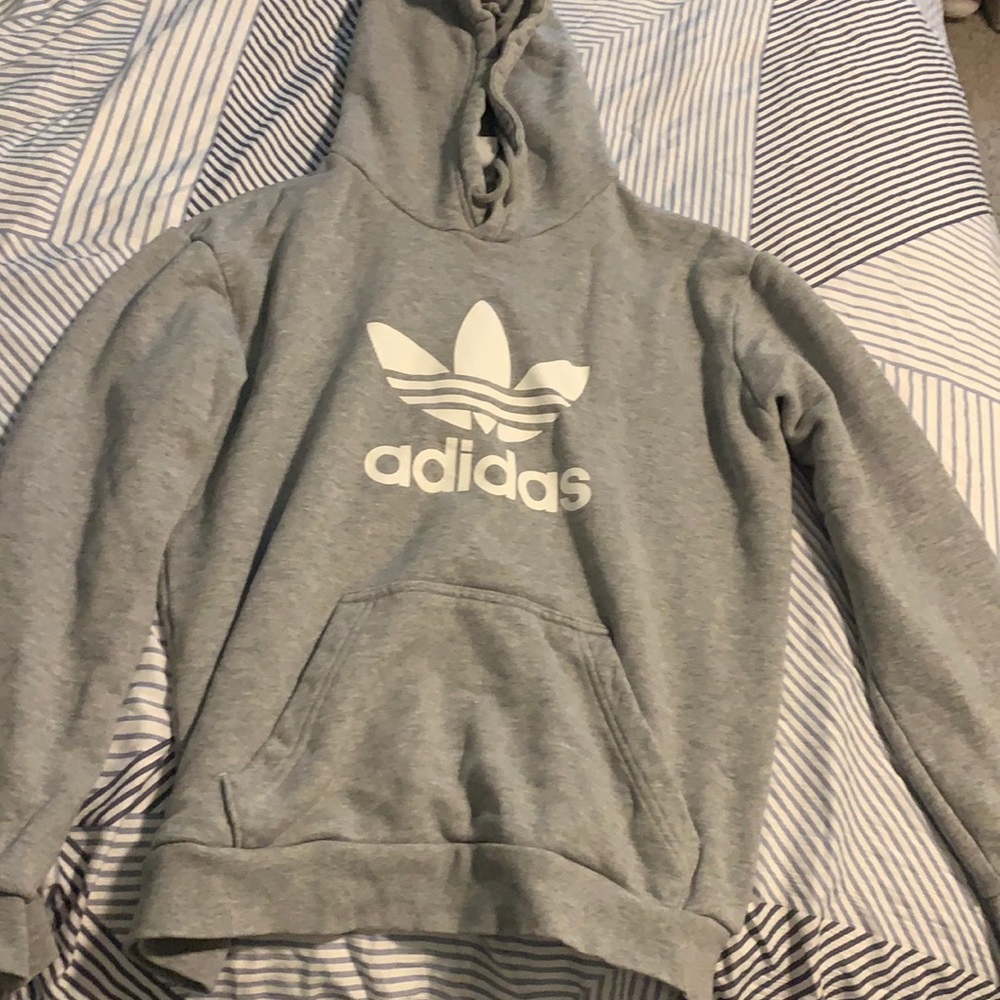 Comfy grey Adidas treefoil sweatshirt